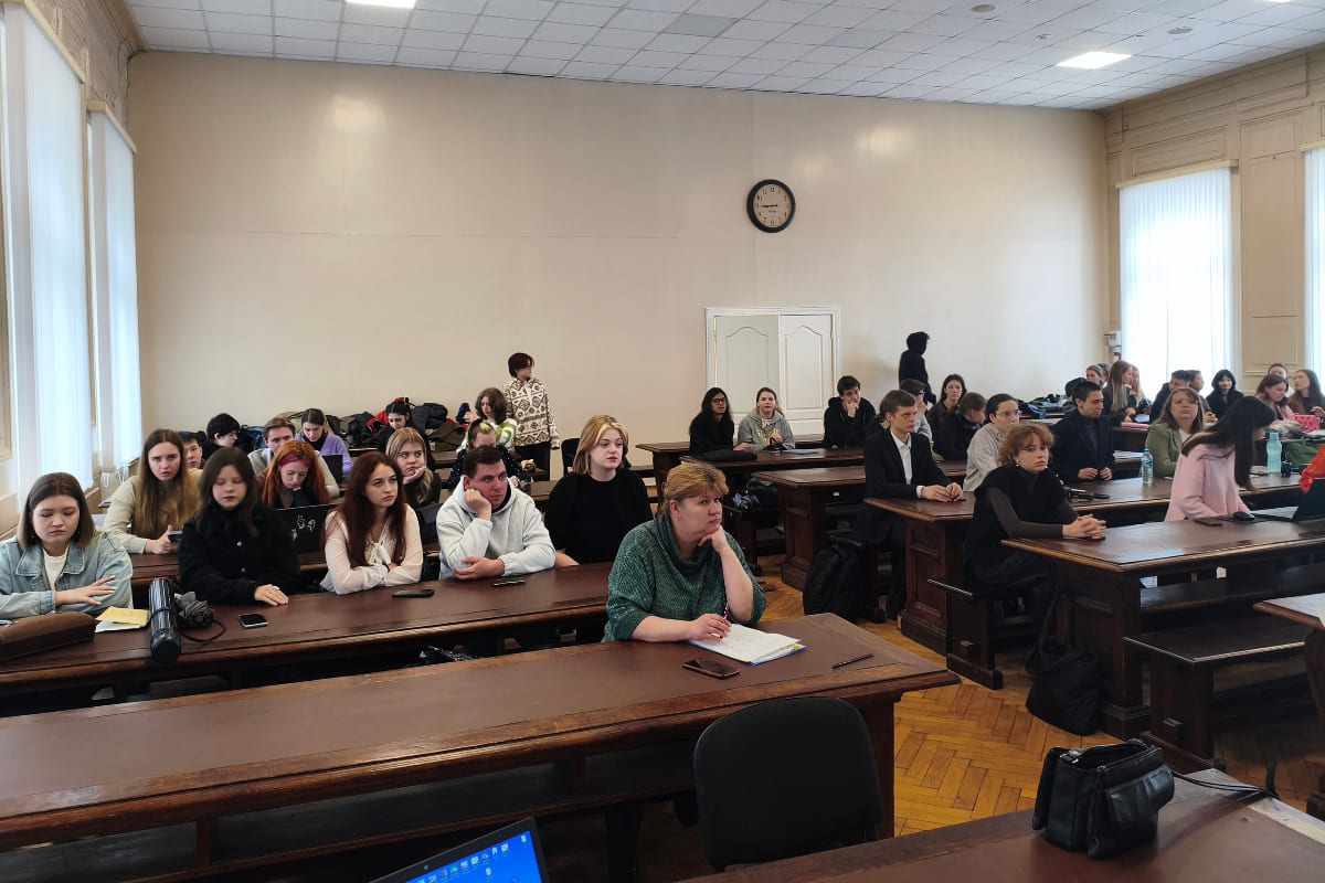 В Ботаническом саду СПбГЛТУ прошёл круглый стол «Промышленное цветоводство. Современные технологии»