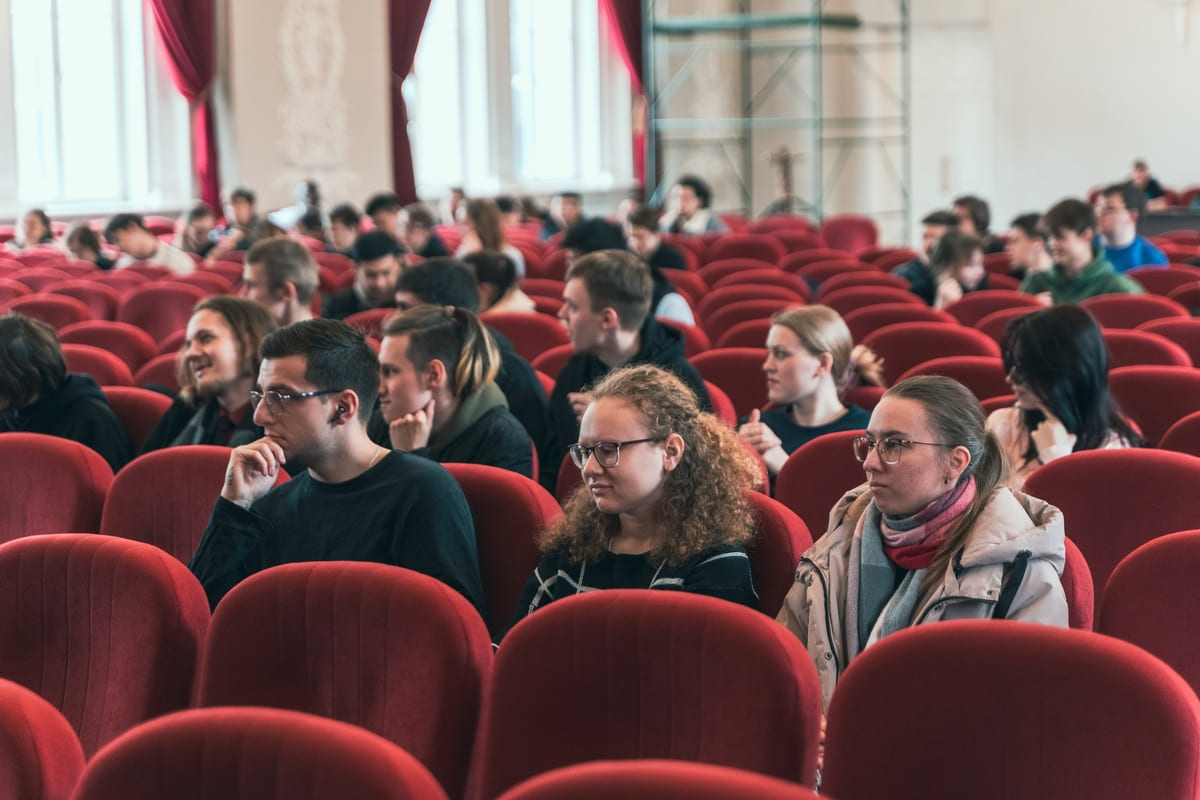 В СПбГЛТУ прошло профилактическое занятие по предупреждению телефонного мошенничества