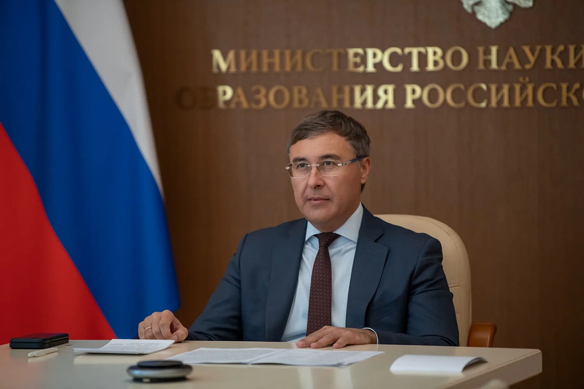 Поздравление с днем рождения министра науки и высшего образования РФ Валерия Фалькова от ректора СПбГЛТУ