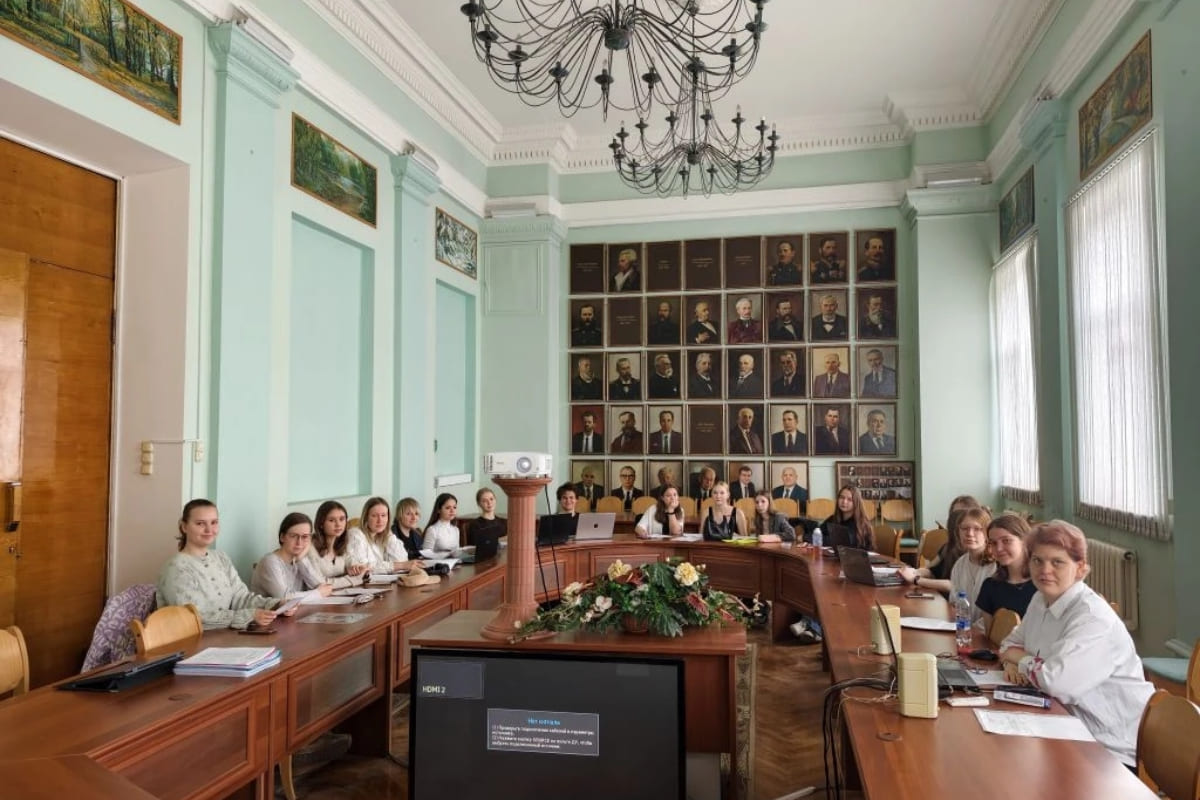 В Ботаническом саду СПбГЛТУ прошла серия студенческих конференций и круглых столов