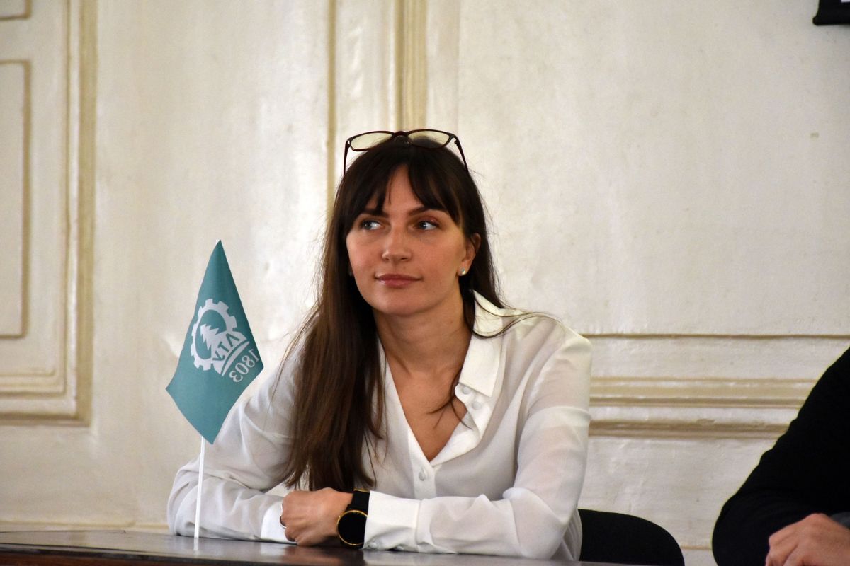 adepqv2589.jpg
