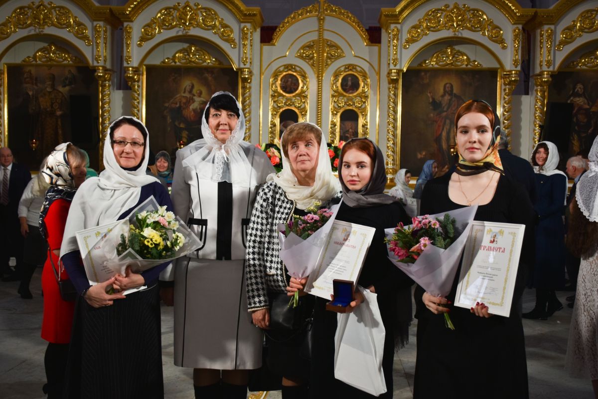 СПбГЛТУ на Божественной литургии в Воскресенском Смольном соборе