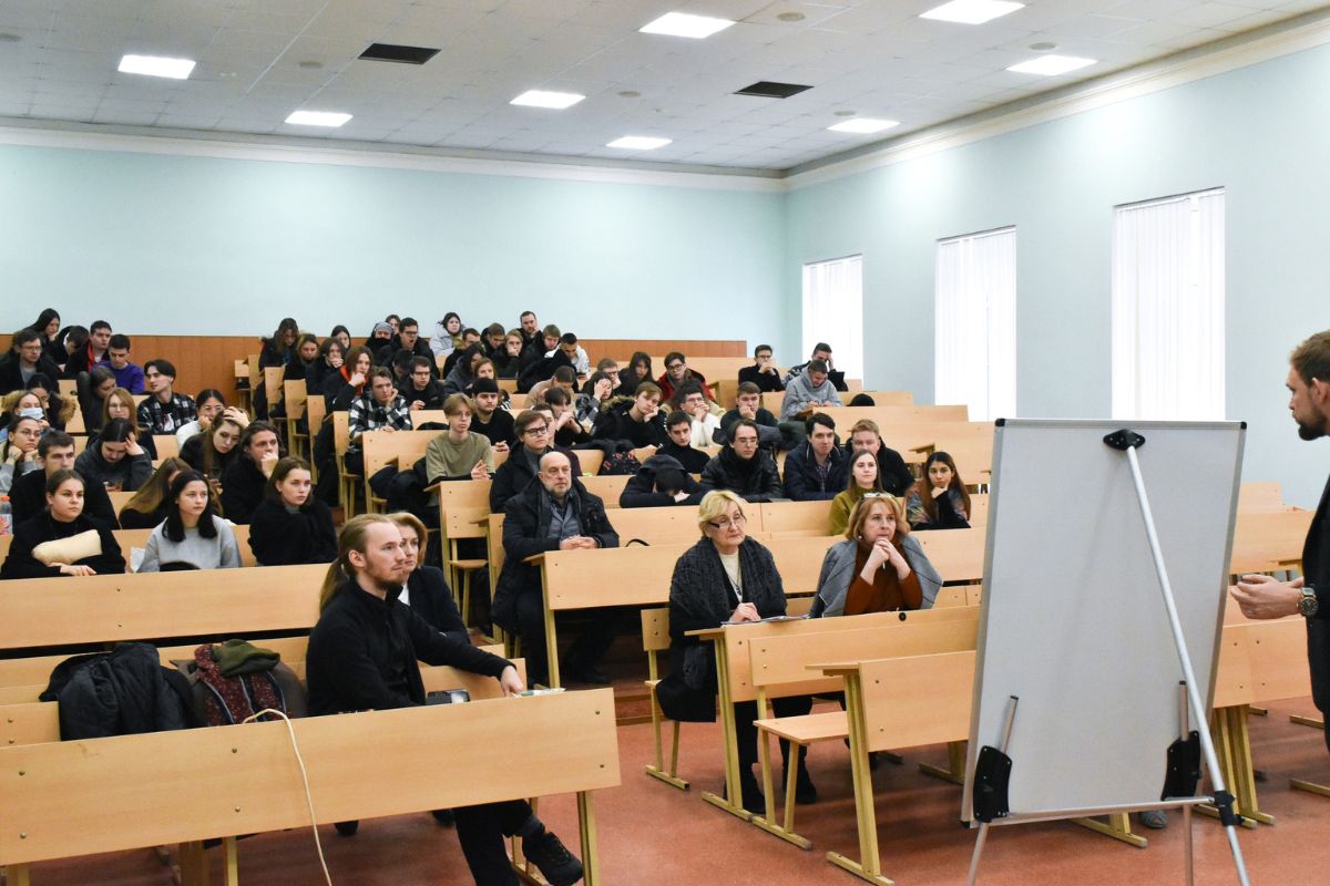 adhqxyz145.jpg