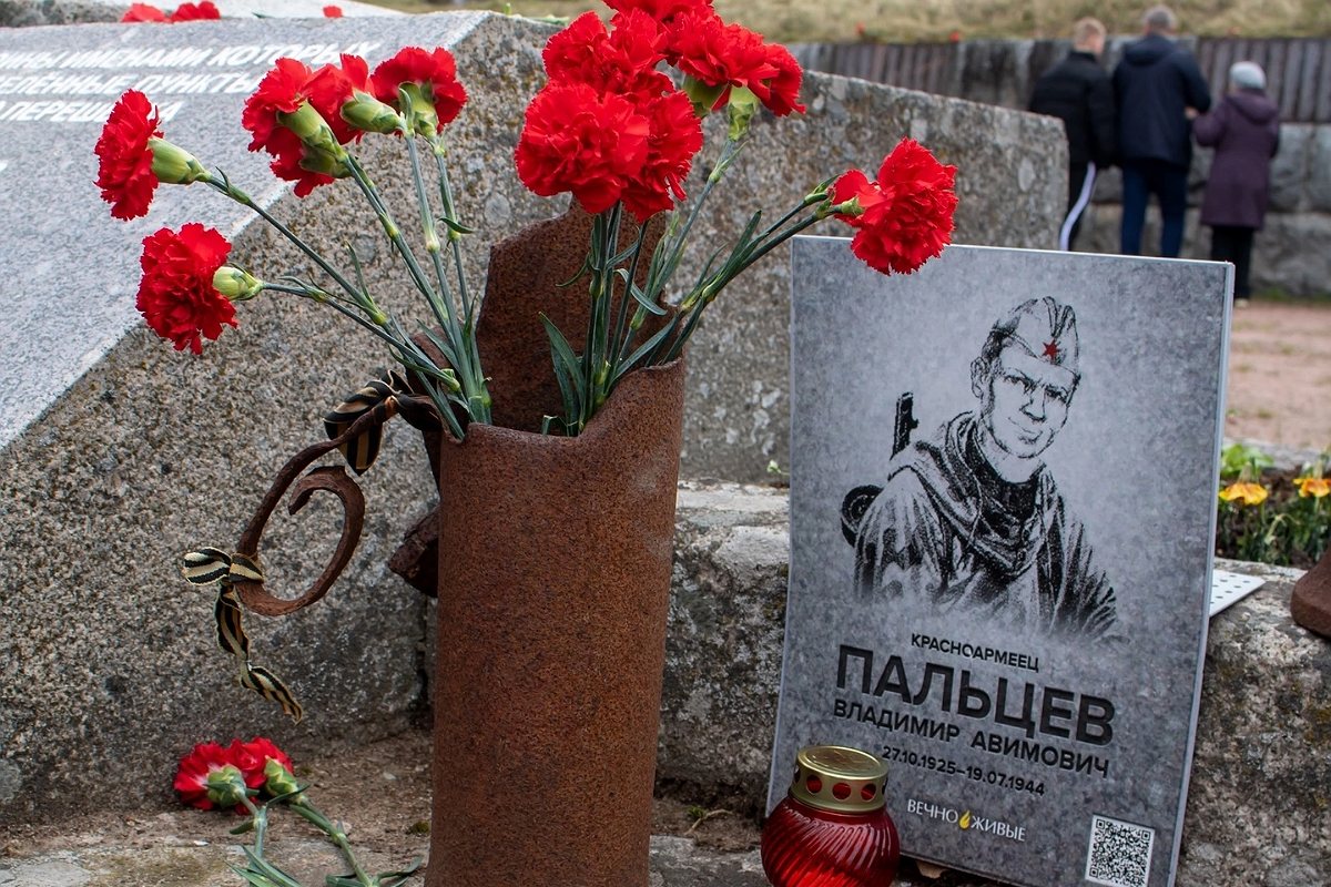 Студенты СПбГЛТУ посетили мемориал «Петровка»