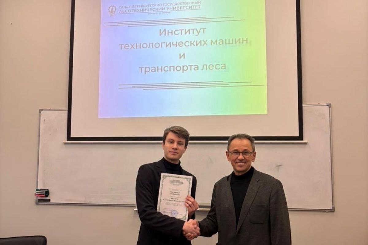 В СПбГЛТУ завершилась стажировка магистранта из Белорусского государственного технологического университета