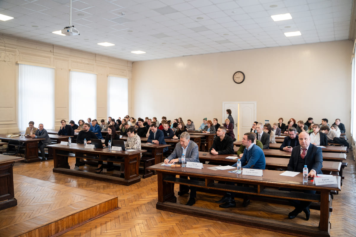 В СПбГЛТУ прошла конференция по робототехнике, цифровым технологиям и геоинформатике