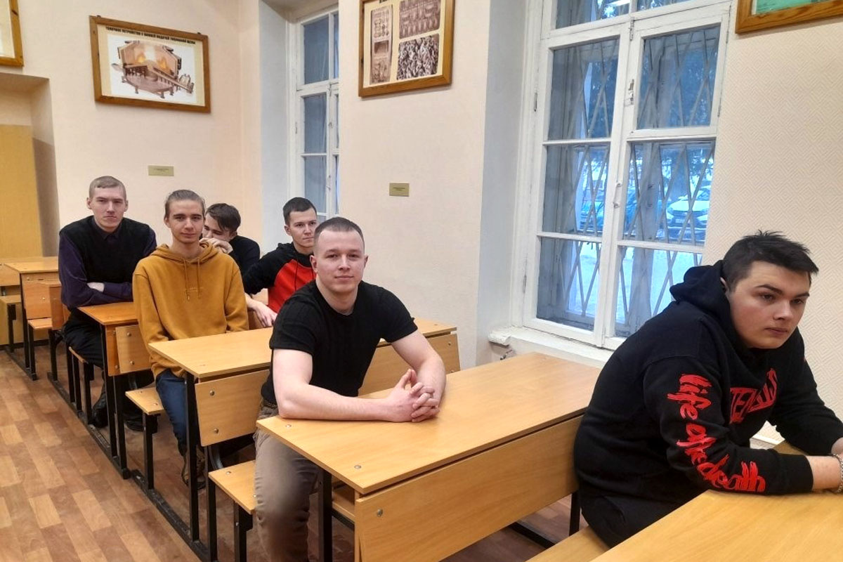 agjmpqt128.jpg