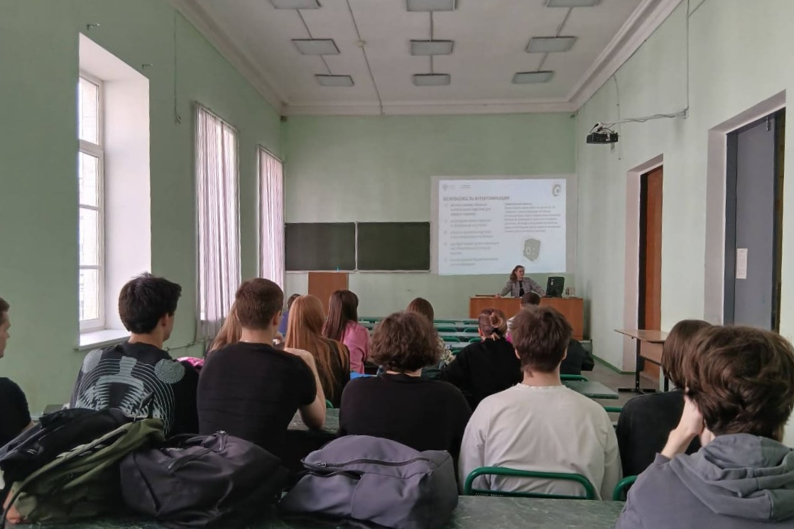 В СПбГЛТУ прошла эстафета «Мои финансы» по теме «Безопасность денег в цифровой среде»