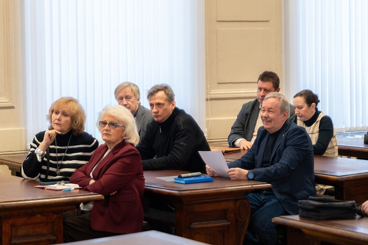 bcegimnq03.jpg