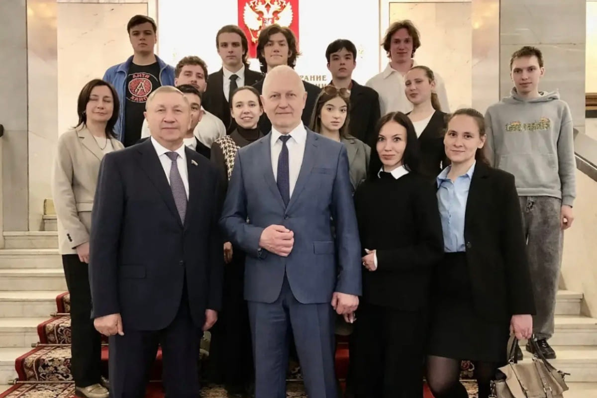 Студенты СПбГЛТУ посетили Государственную Думу по приглашению депутата Сергея Яхнюка