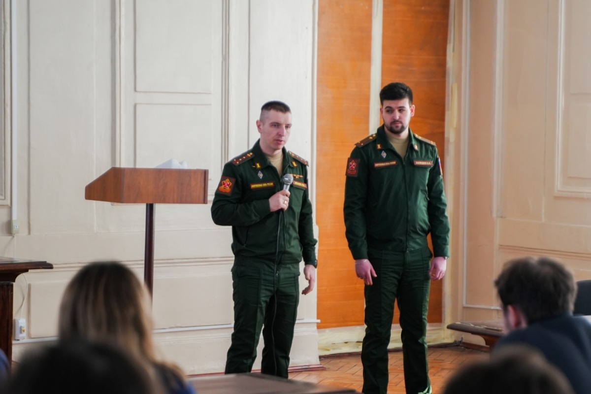 В СПбГЛТУ стартовал цикл встреч с представителями войск беспилотных систем: студентам рассказали об условиях службы и социальных гарантиях
