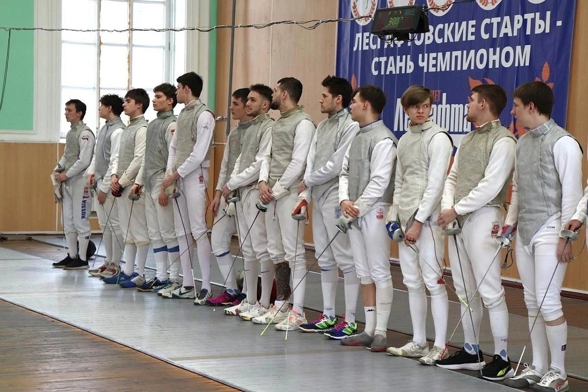 Студенты СПбГЛТУ на соревнованиях по фехтованию