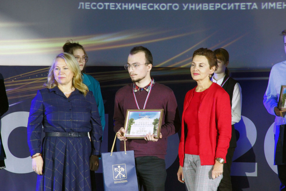 Студент колледжа СПбГЛТУ занял первое место в олимпиаде по истории и обществознанию!