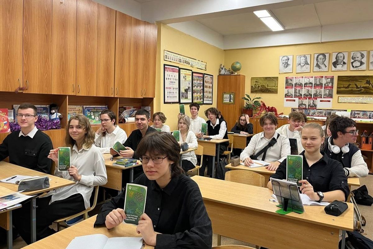 Преподаватели ИТМиТЛ провели профориентационную встречу в школе №98