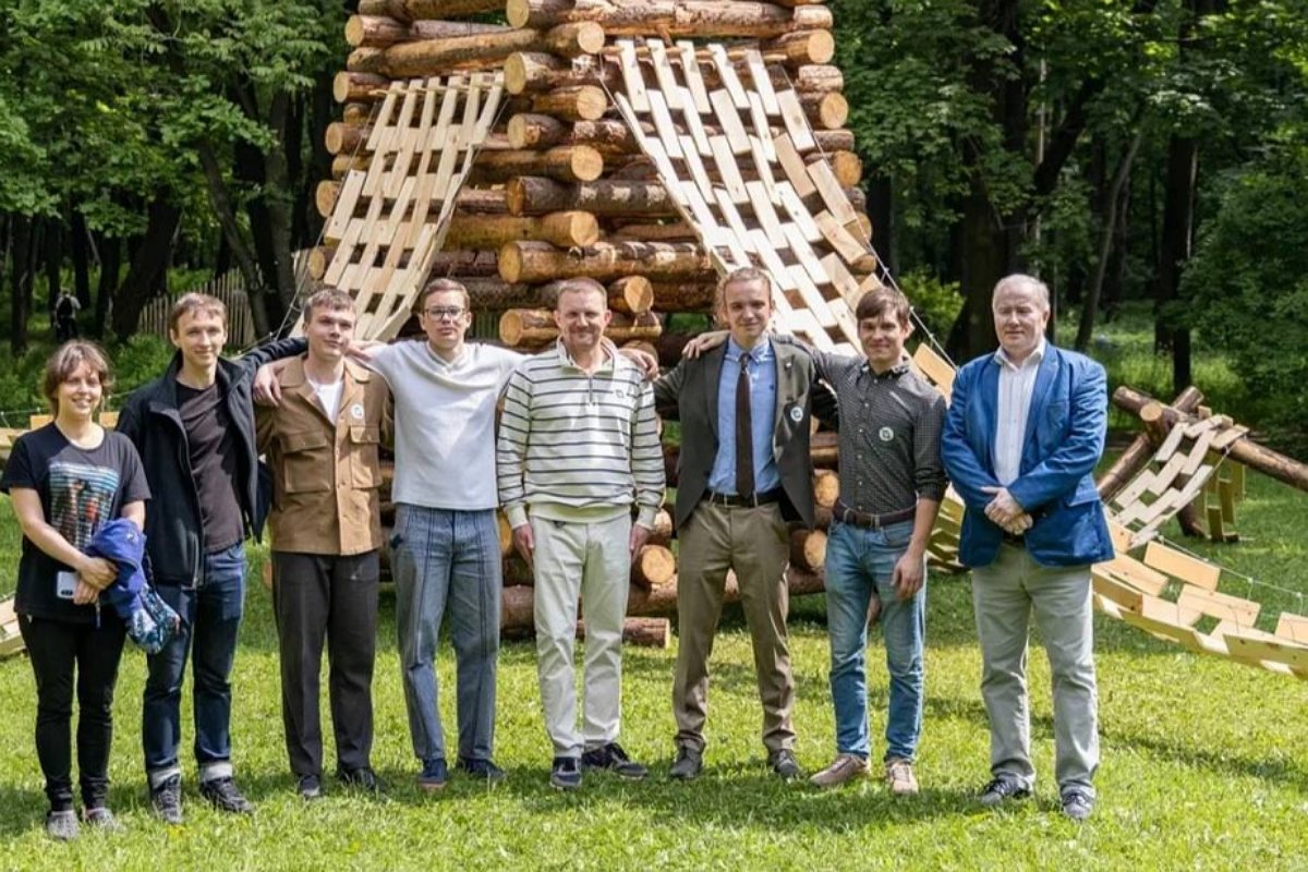 cfhlmow125.jpg