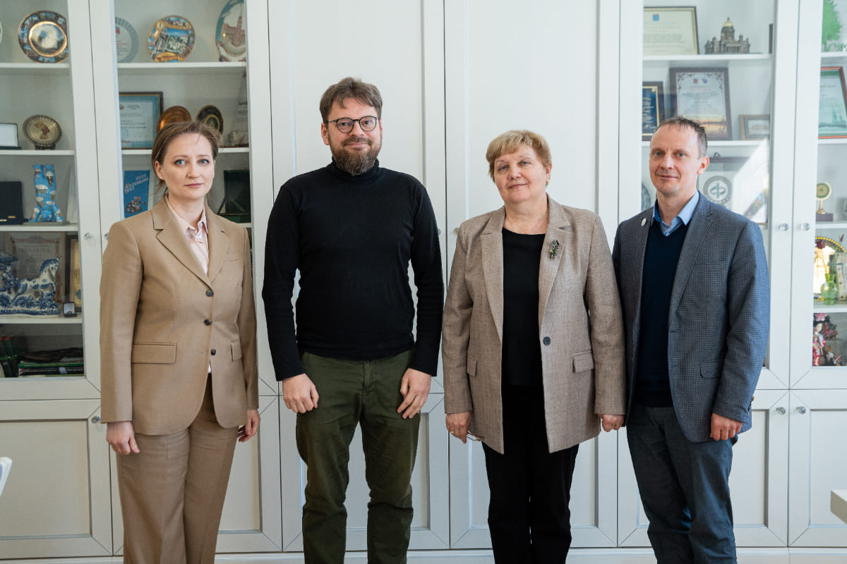 В СПбГЛТУ в рамках конференции CiFRATECH 2026 состоялась рабочая встреча ректора с генеральным директором компании «Геоинтеллект»