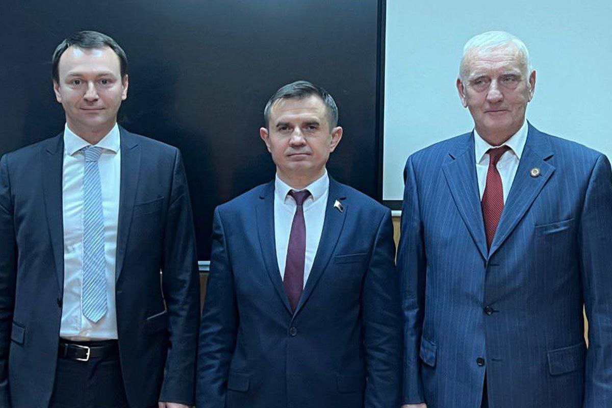 СПбГЛТУ поздравляет БГТУ с 95-летием