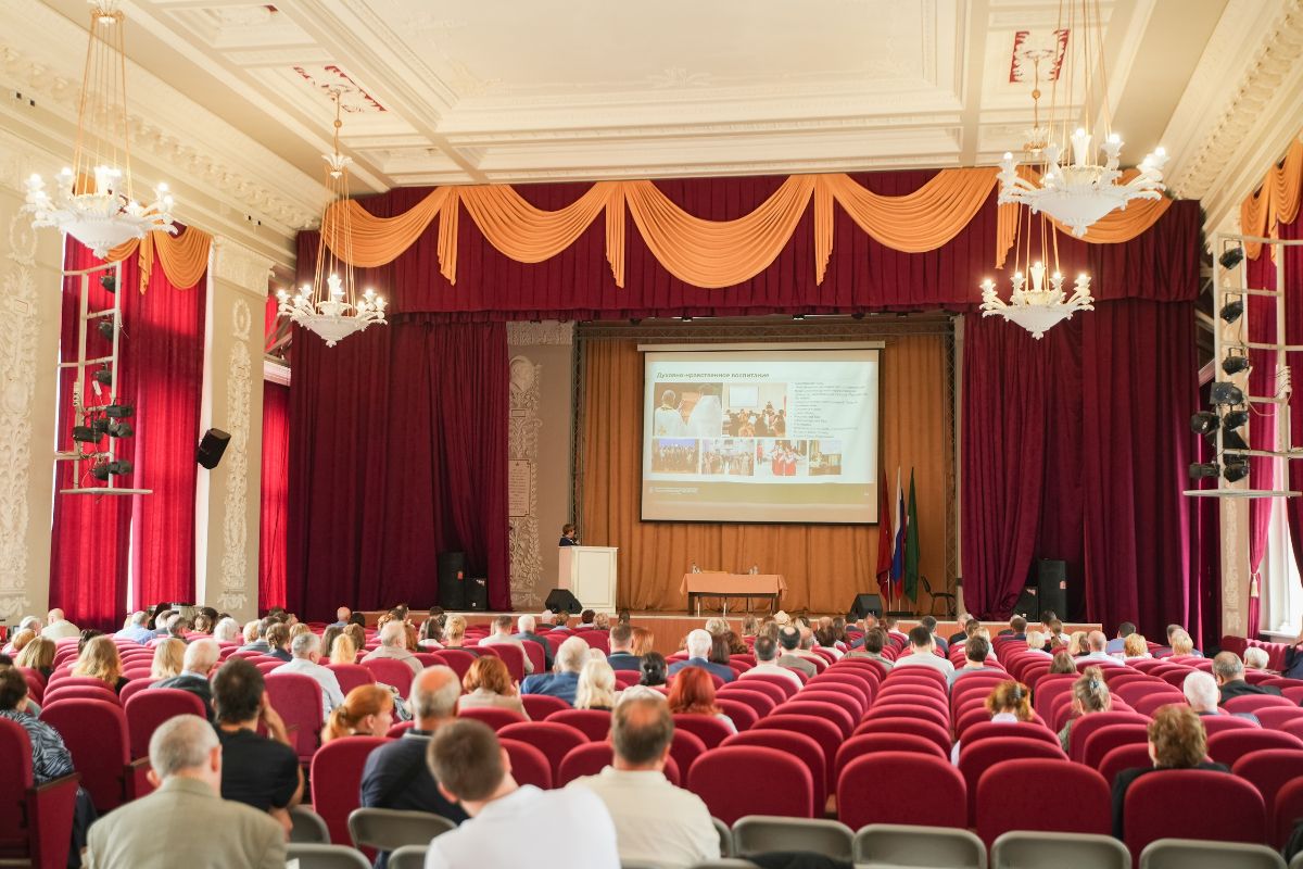 В СПбГЛТУ состоялось общее собрание профессорско-преподавательского состава