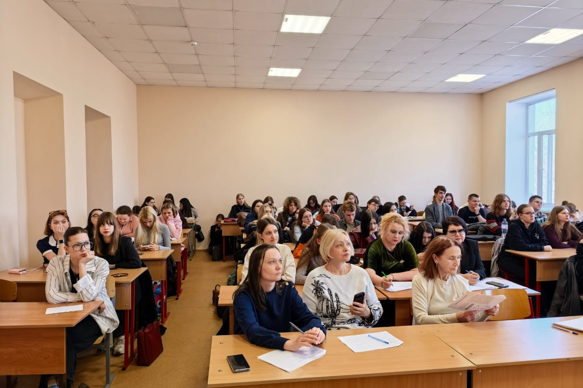 На кафедре иностранных языков прошла конференция «Сады и парки Санкт-Петербурга» на английском языке