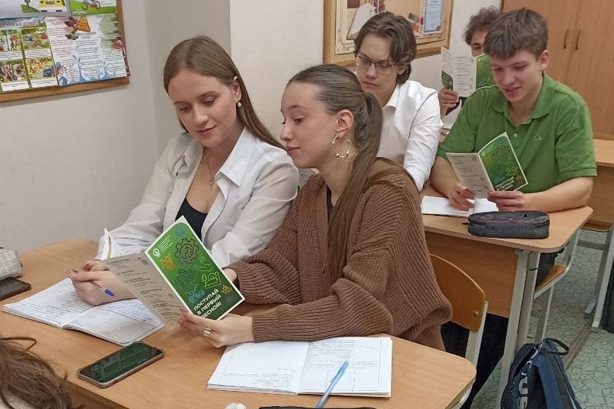 Преподаватели СПбГЛТУ провели профориентацию в школе №145