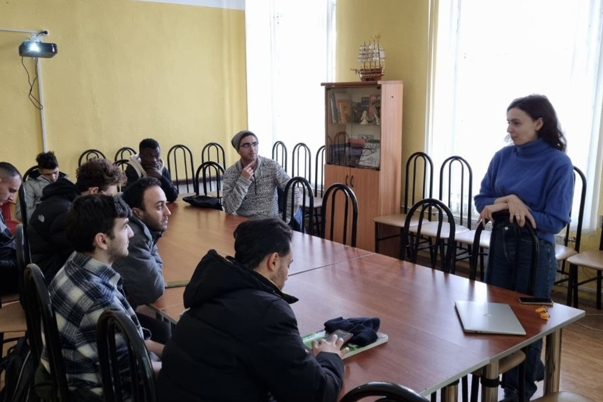 В СПбГЛТУ прошла первая встреча разговорного клуба для иностранных студентов, изучающих русский язык!