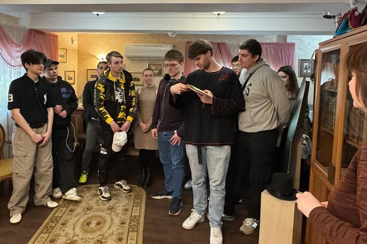 Студенты СПбГЛТУ в библиотеке «Книга во времени»