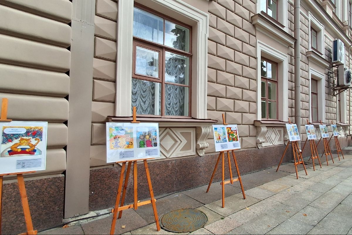 Выставка «Петербургские коты» открылась в Саду Мариинского дворца