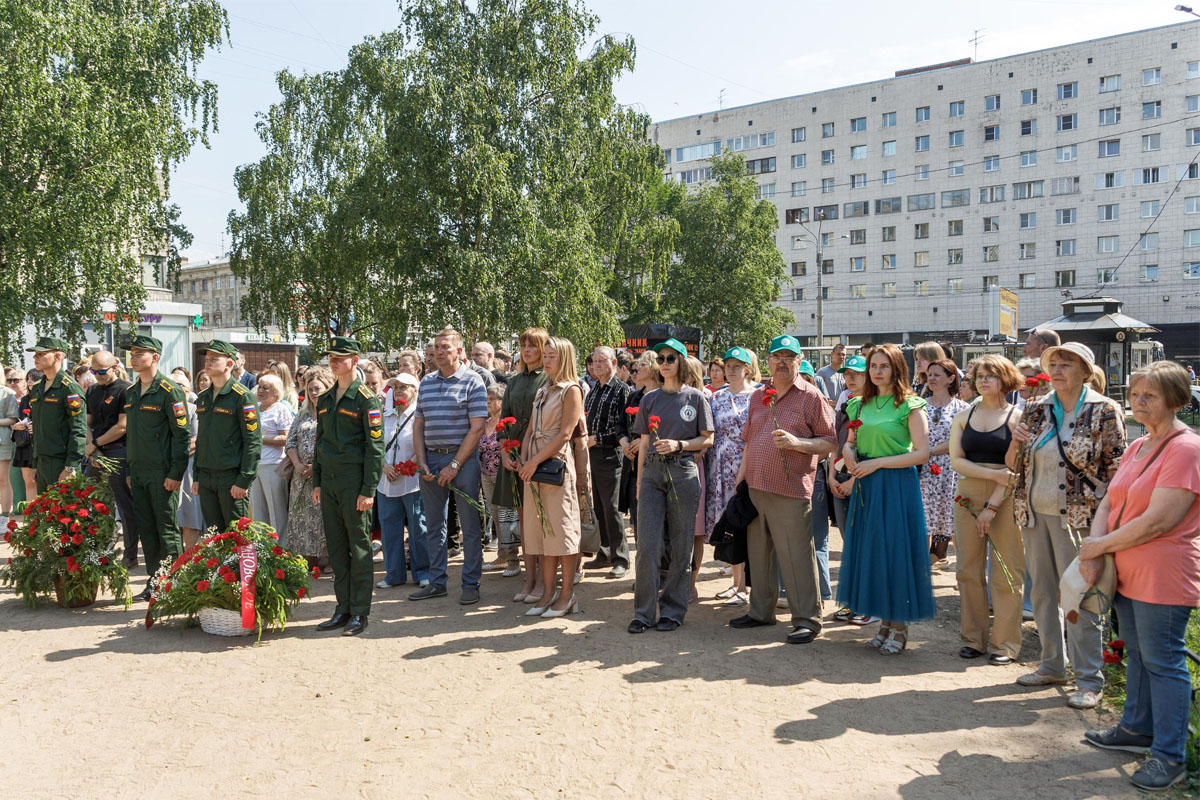 jkqrswx379.jpg